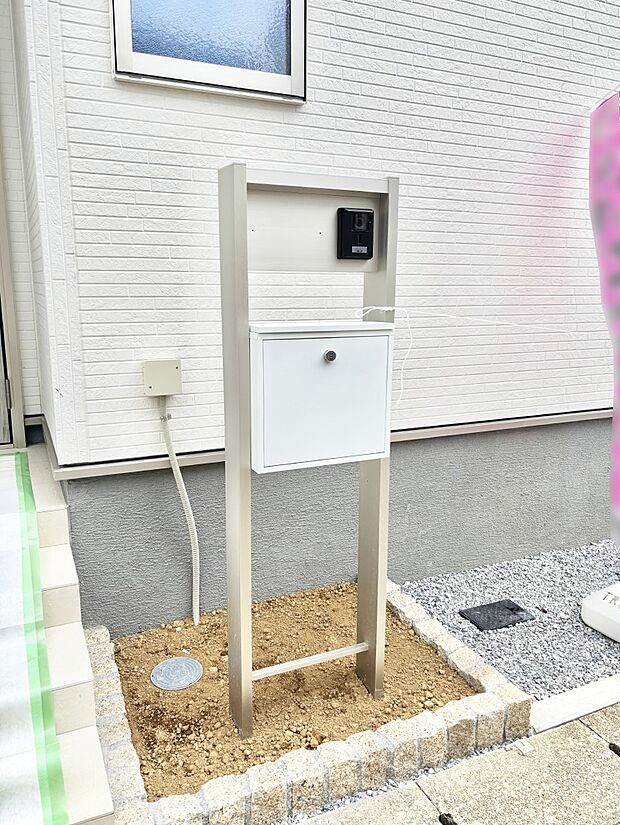 【その他現地】表札・インターホン・ポストをひとつに集約