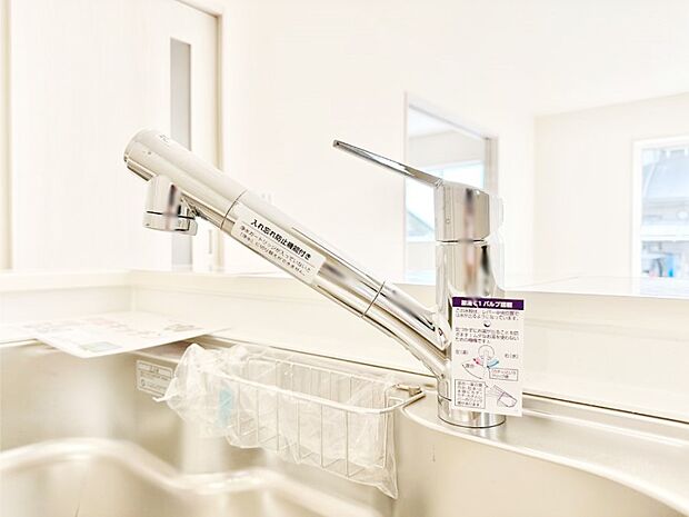 【その他設備(浄水器)】いつでも清潔なおいしいお水を。一つの水栓で水道水と浄水を使い分け。