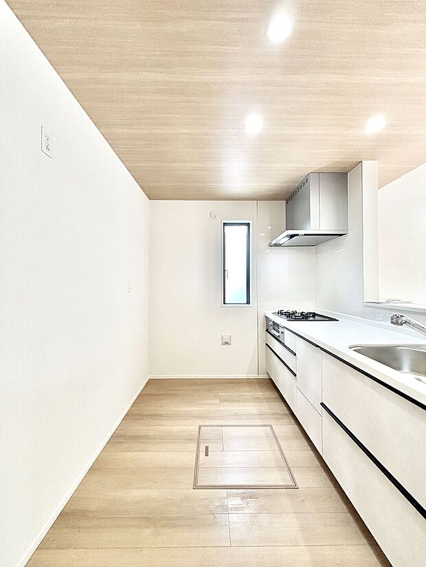 【キッチン】ゆとりあるキッチンではご家族と楽しくお料理ができます。