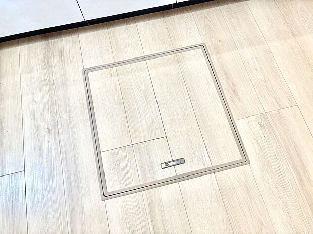 【その他設備(床下収納)】床下収納付き！日用品・非常用品の収納にも大活躍。