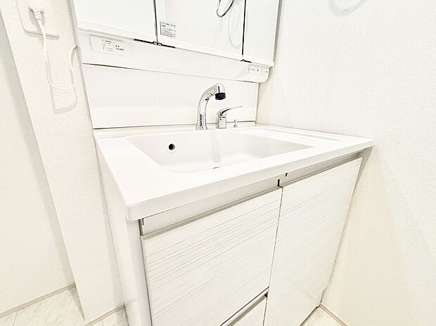 【その他設備(ハンドシャワー水栓)】ハンドシャワー付き！使いやすい洗面台。