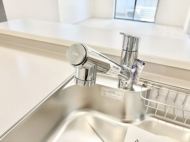 【その他設備(浄水器)】いつでも清潔なおいしいお水を。一つの水栓で水道水と浄水を使い分け。