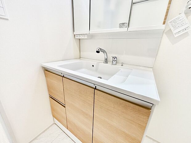 【その他設備(ハンドシャワー水栓)】ハンドシャワー付き!使いやすい洗面台。