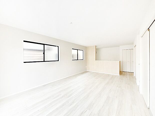 【ダイニング】家族の笑顔が自然と生まれてくる、そんな雰囲気のダイニングに仕上がっています。