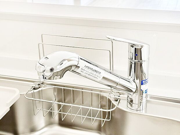 【その他設備(浄水器)】いつでも清潔なおいしいお水を。一つの水栓で水道水と浄水を使い分け。