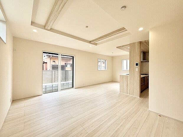 【ダイニング】家族の笑顔が自然と生まれてくる、そんな雰囲気のダイニングに仕上がっています。