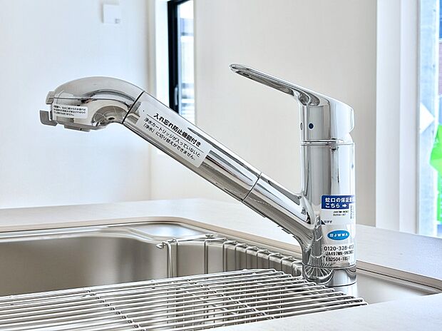 【その他設備(浄水器)】いつでも清潔なおいしいお水を。一つの水栓で水道水と浄水を使い分け。