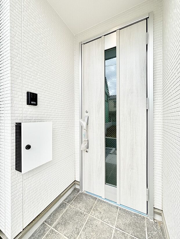 【玄関】大切な家族、来客を出迎える玄関。