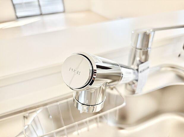 【その他設備(浄水器)】いつでも清潔なおいしいお水を。一つの水栓で水道水と浄水を使い分け。