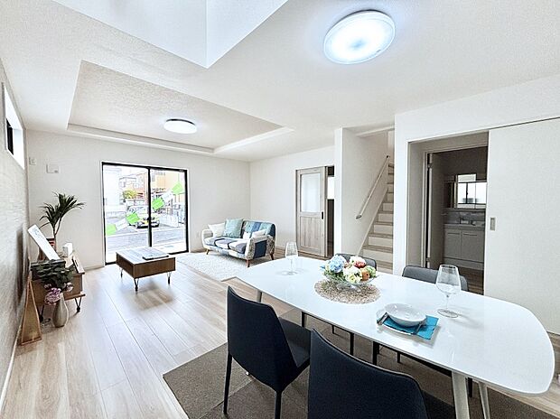 【ダイニング】家族の笑顔が自然と生まれてくる、そんな雰囲気のダイニングに仕上がっています