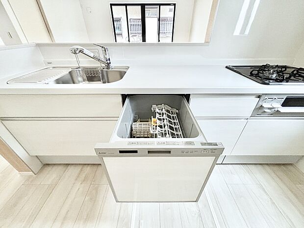 【その他設備(食洗機)】面倒なお片づけは食洗機にお任せ！家事の負担が減って、時間にも気持ちにもゆとりができます。