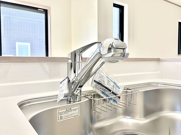 【その他設備(浄水器)】いつでも清潔なおいしいお水を。一つの水栓で水道水と浄水を使い分け。