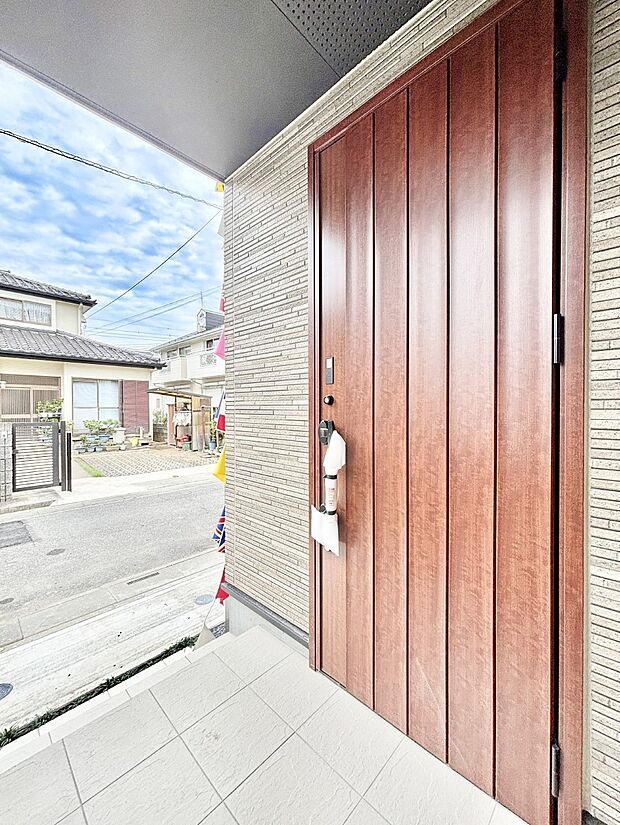 【玄関】大切な家族、来客を出迎える玄関。