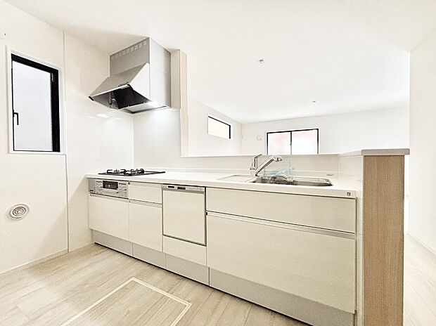 【ダイニングキッチン】料理をしながらご家族との会話を楽しめる対面カウンターキッチン