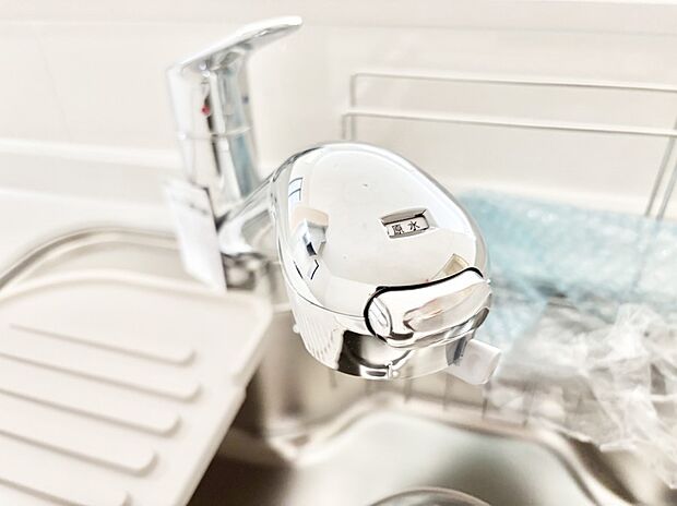 【その他設備(蛇口一体型浄水器)】いつでも清潔なおいしいお水を。一つの水栓で水道水と浄水を使い分け。