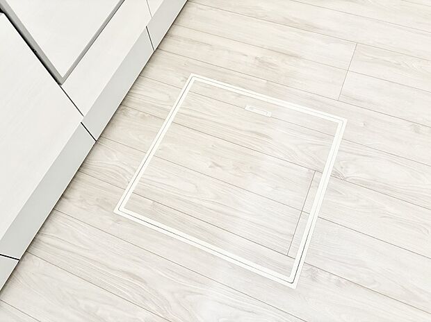 【その他設備(床下収納)】床下収納付き！日用品・非常用品の収納にも大活躍。