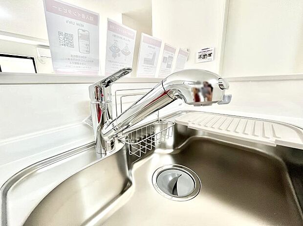 【その他設備(浄水器)】いつでも清潔なおいしいお水を。一つの水栓で水道水と浄水を使い分け。