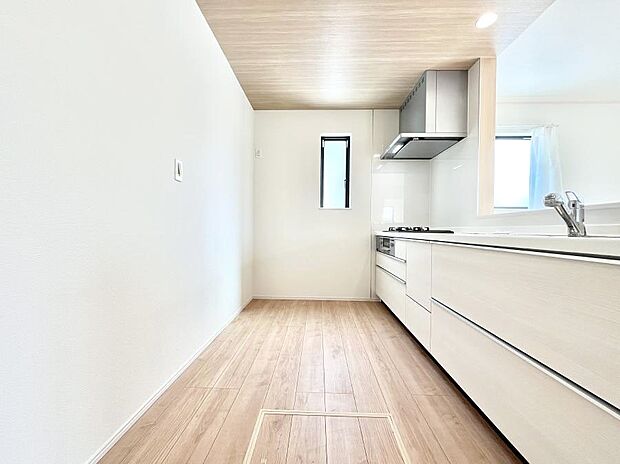 【キッチン】ゆとりあるキッチンではご家族と楽しくお料理ができます。