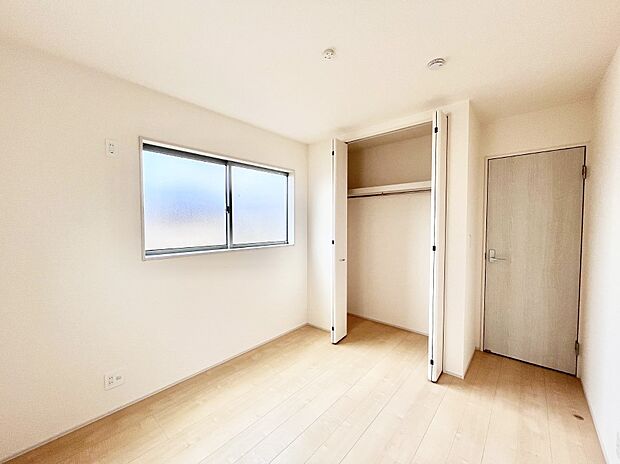 【寝室】収納が充実しているので居住スペースを広々使えます