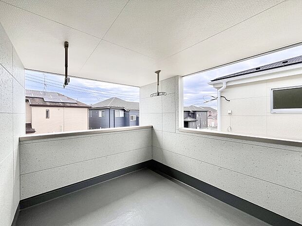 【バルコニー】急なお天気の変化にも安心なインナーバルコニー