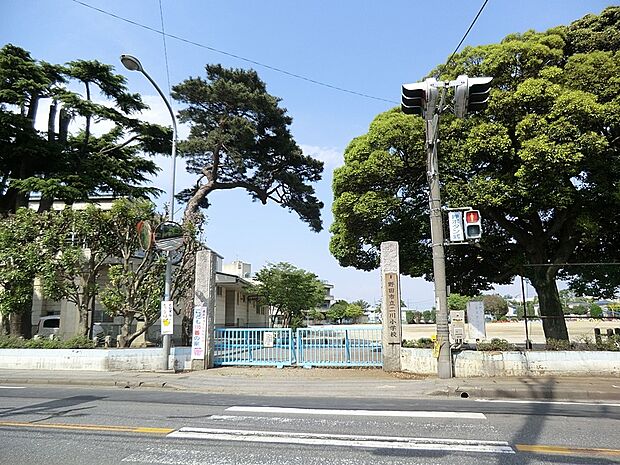 野田市立二川小学校（約1,100m・徒歩14分）