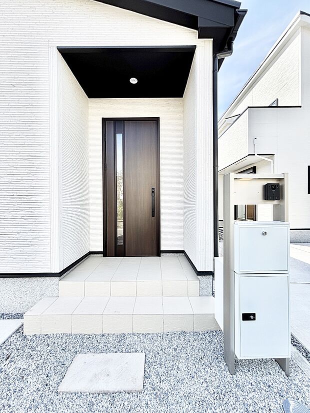 【玄関】大切な家族、来客を出迎える玄関。