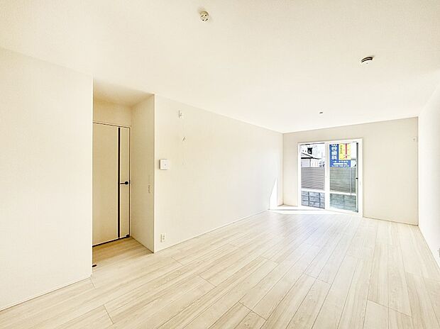 【ダイニング】家族の笑顔が自然と生まれてくる、そんな雰囲気のダイニングに仕上がっています 