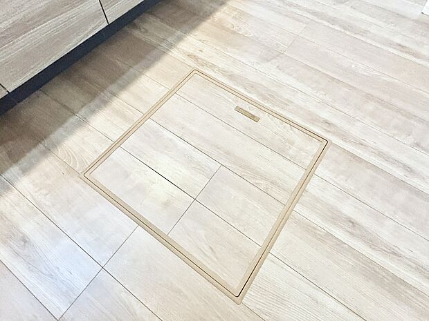【その他設備(床下収納)】床下収納付き!日用品・非常用品の収納にも大活躍。