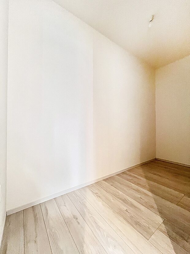 【その他設備(リビング収納)】リビング収納はファミリークローゼットとしても利用できます