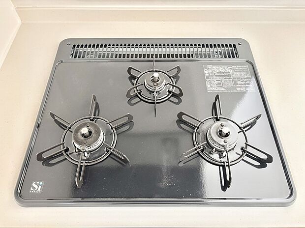 【その他設備(Ｓｉセンサーコンロ)】ガスコンロはＳｉセンサー搭載。火力調節や焦げ付き・消し忘れも防いでくれます。