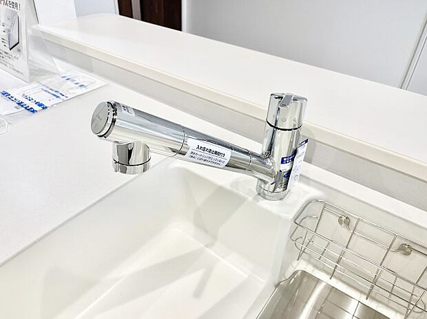 【その他設備(浄水器)】いつでも清潔なおいしいお水を。一つの水栓で水道水と浄水を使い分け。