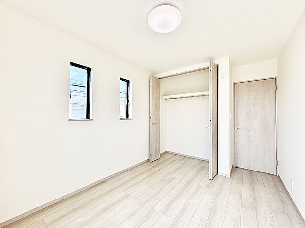 【寝室】収納が充実しているので居住スペースを広々使えます