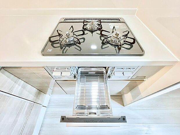 【その他設備(Siセンサーコンロ)】ガスコンロはSiセンサー搭載。火力調節や焦げ付き・消し忘れも防いでくれます。