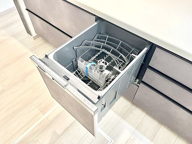 【その他設備(食洗機)】面倒なお片づけは食洗機にお任せ！家事の負担が減って、時間にも気持ちにもゆとりができます。