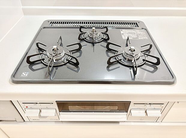 【その他設備(Siセンサーコンロ)】ガスコンロはSiセンサー搭載。火力調節や焦げ付き・消し忘れも防いでくれます。