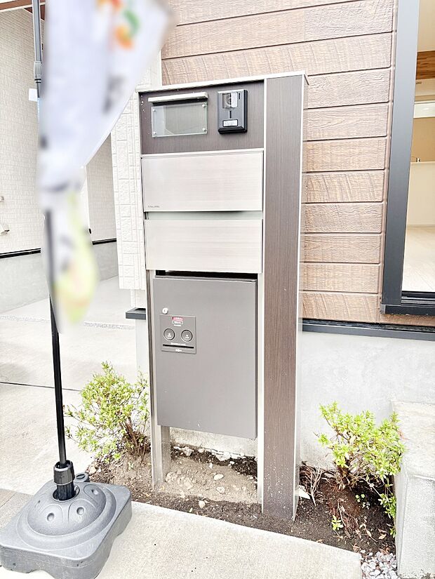 【その他現地】表札・インターホン・ポストをひとつに集約