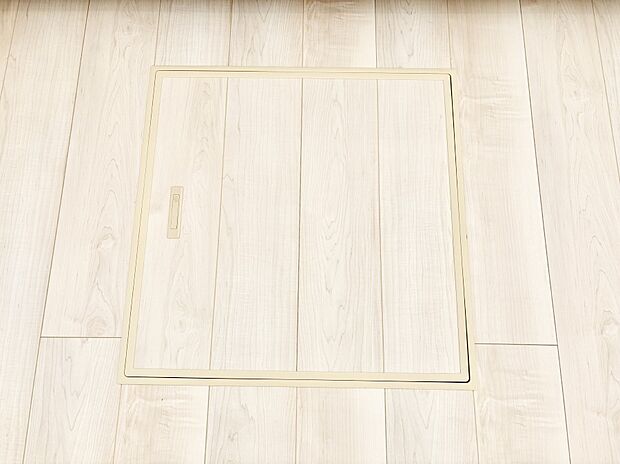 【その他設備(床下収納)】床下収納付き！日用品・非常用品の収納にも大活躍。