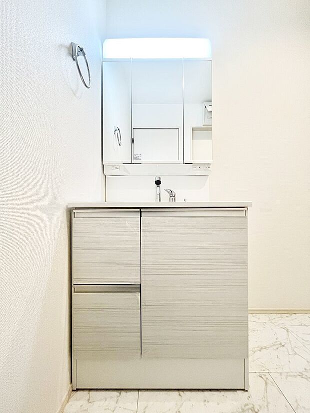 【洗面台・洗面所】収納力と機能性に優れた洗面化粧台