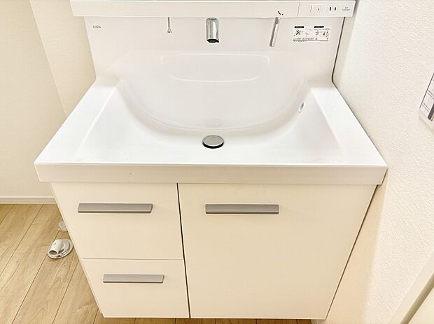 【その他設備(ハンドシャワー水栓)】ハンドシャワー付き！使いやすい洗面台。