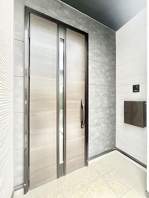 【玄関】シンプルで落ち着いた雰囲気の玄関周り