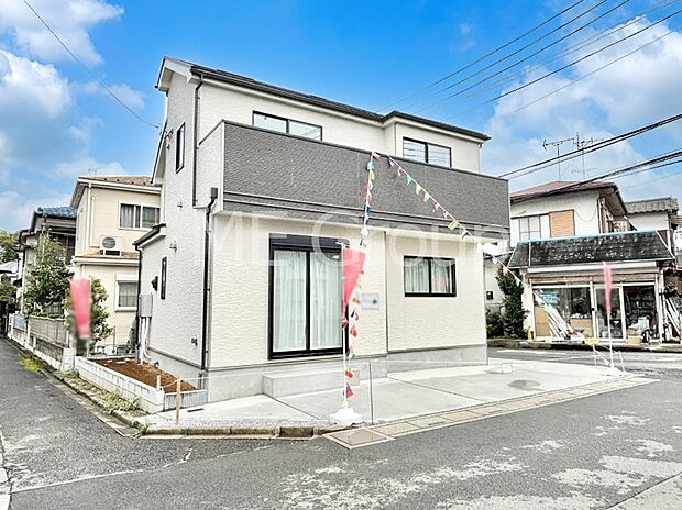 【現地外観写真】たっぷりの陽光と心地よい風が舞い込む住まい