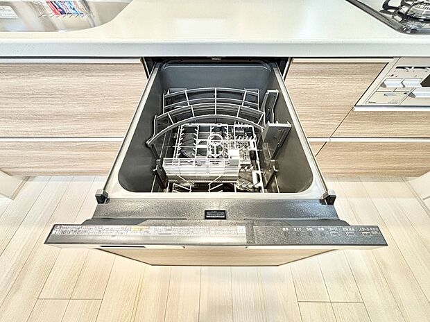 【その他設備(食洗機)】面倒なお片づけは食洗機にお任せ！家事の負担が減って、時間にも気持ちにもゆとりができます。