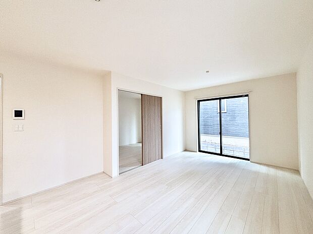 【ダイニング】家族の笑顔が自然と生まれてくる、そんな雰囲気のダイニングに仕上がっています