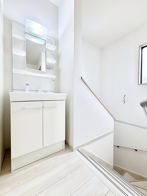 【その他設備(セカンド洗面台)】あると便利なセカンド洗面台。