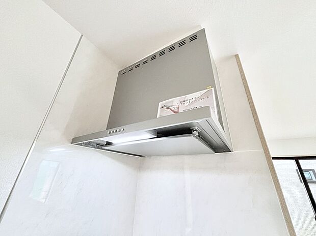 【その他設備(レンジフード)】基本的なお手入れはフィルターのみ！お手入れのしやすさも魅力です。