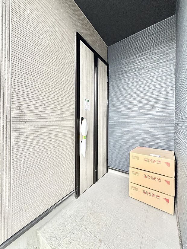 【玄関】大切な家族、来客を出迎える玄関。