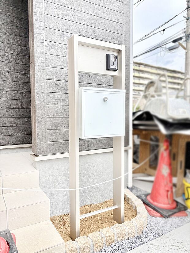 【その他現地】表札・インターホン・ポストをひとつに集約