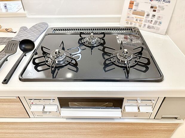 【その他設備(Ｓｉセンサーコンロ)】ガスコンロはＳｉセンサー搭載。火力調節や焦げ付き・消し忘れも防いでくれます。