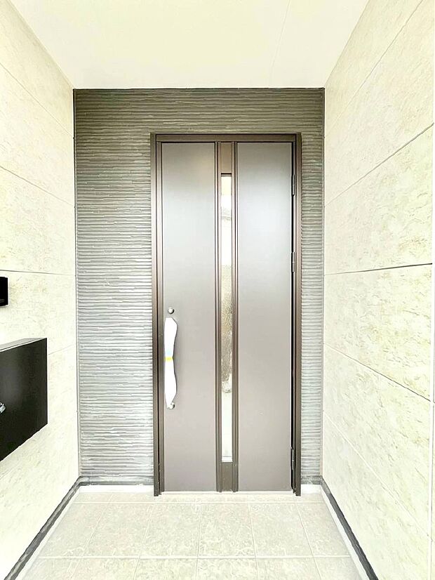 【玄関】大切な家族、来客を出迎える玄関。