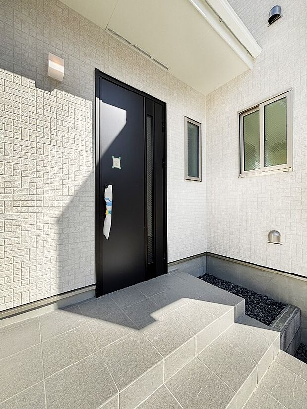 【玄関】大切な家族、来客を出迎える玄関。